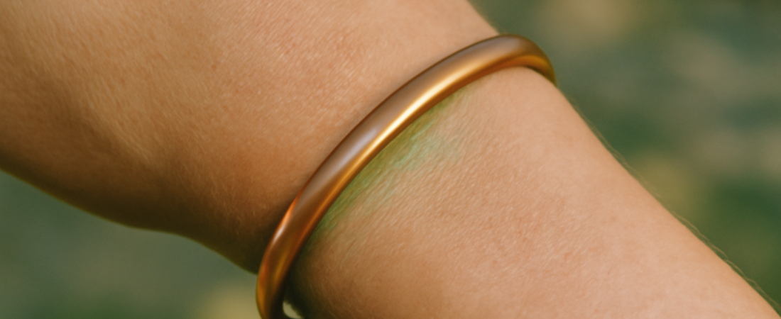 Pourquoi le cuivre devient vert sur la peau ?