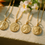 découvrez quelle médaille choisir en fonction de la date de naissance pour un cadeau personnalisé et significatif.