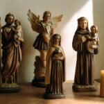 découvrez quel saint invoquer pour une demande de protection et apprenez comment choisir celui qui correspond le mieux à vos besoins spirituels.