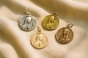 découvrez comment choisir la médaille de sainte justine idéale à offrir, entre différentes tailles, styles et significations pour un cadeau symbolique et précieux.